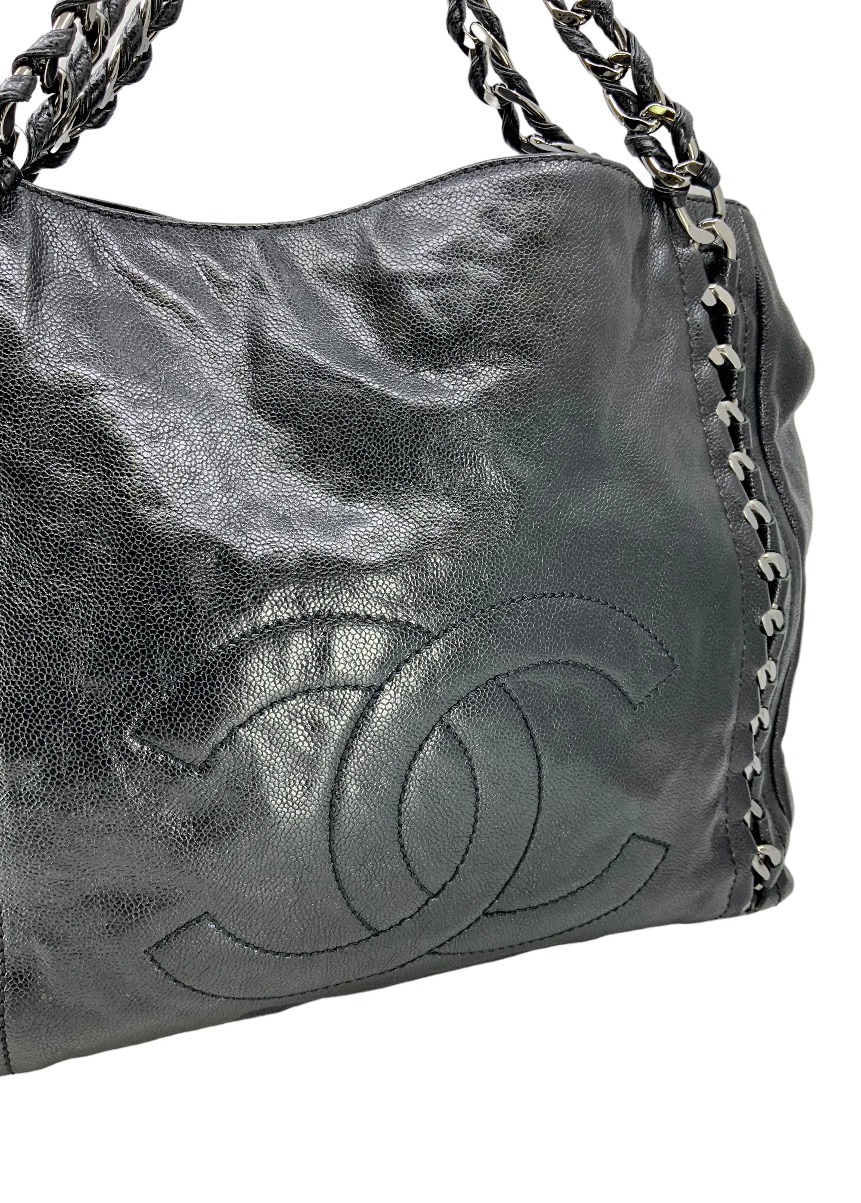 CHANEL Luxe Ligne Leather Shoulder Bag