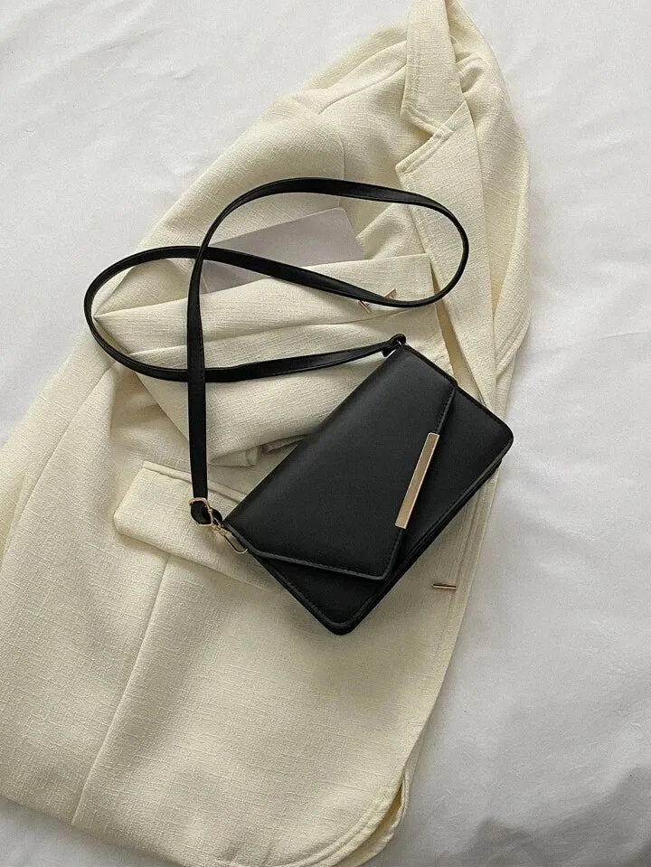 Decor flap square bag in black